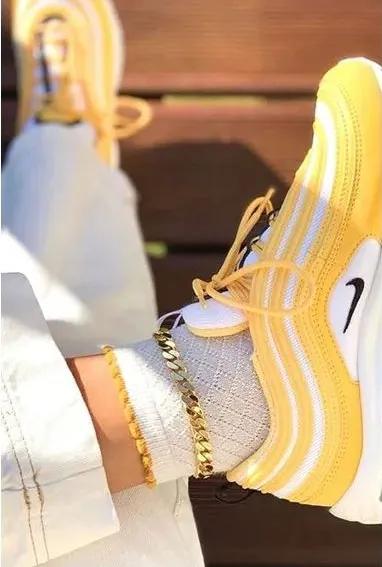 周杰伦球鞋配色,邓紫棋周杰伦同款球鞋