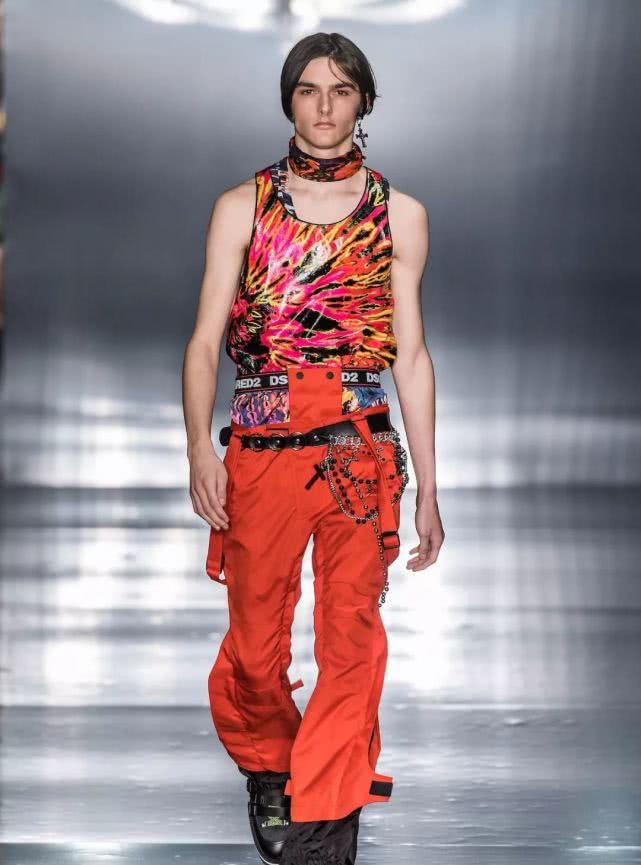 把裤子穿在肚脐上面会怎么样,把裤子扎进腰里的穿搭