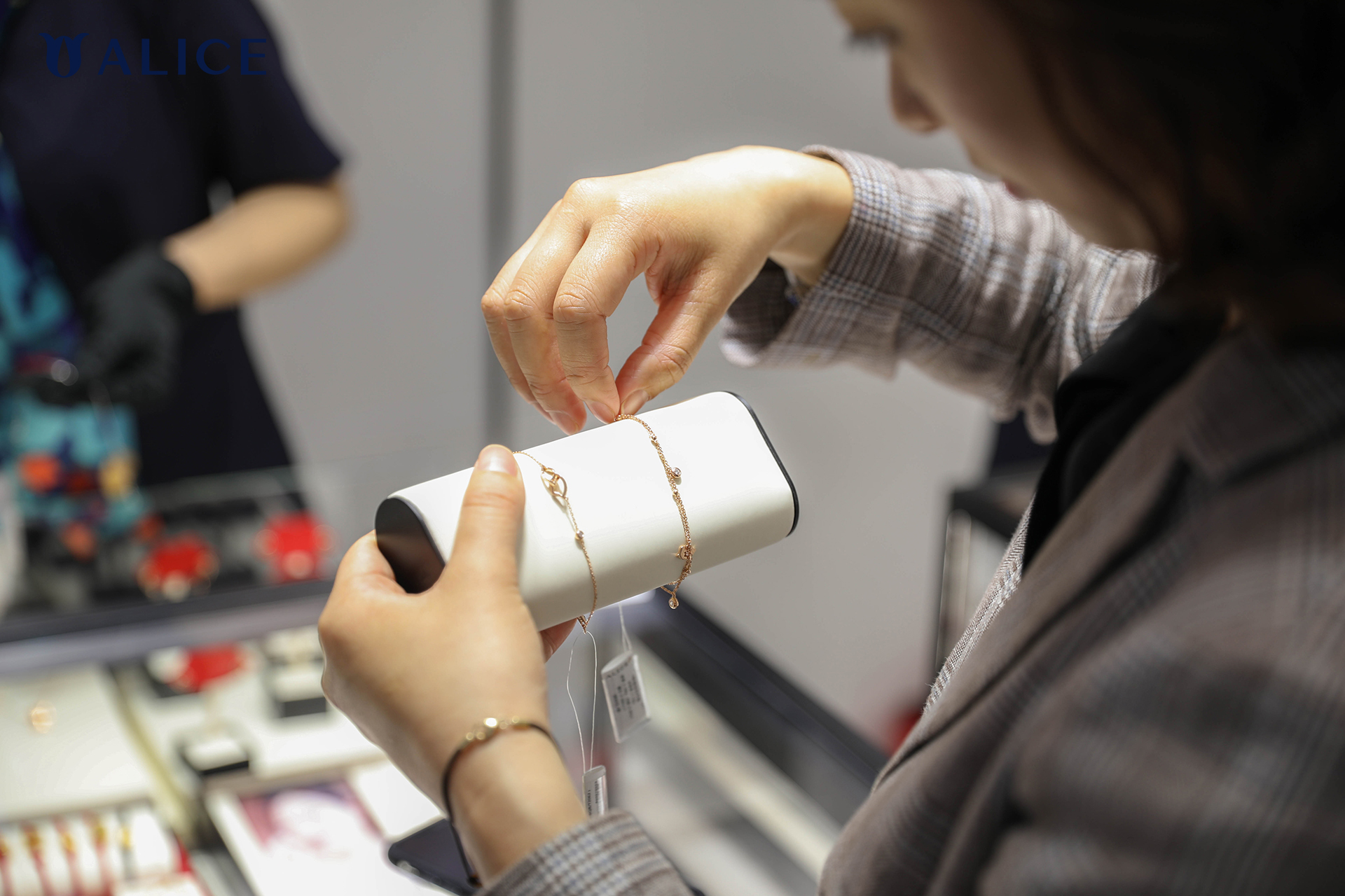 爱丽丝珠宝开业,爱丽丝alice旗舰店