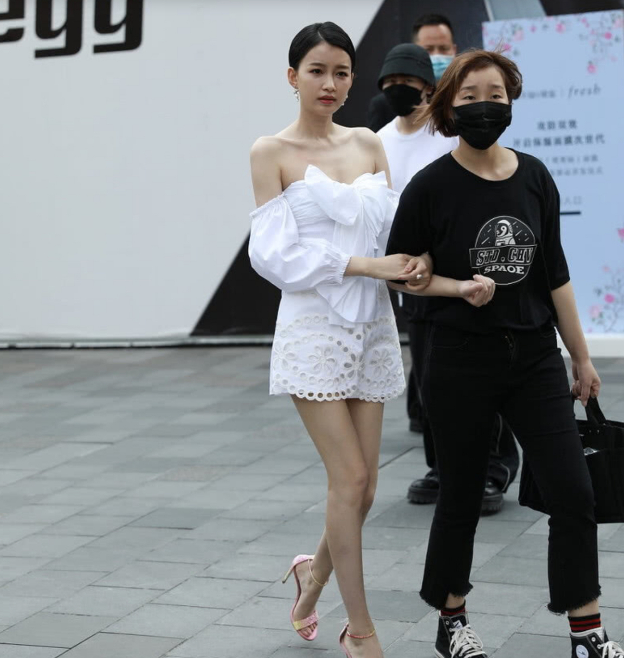 孙怡穿卫衣瘦成纸片人,孙怡太瘦了