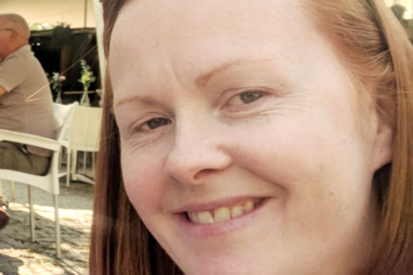 有过敏症的女儿第一次上学，英国这位焦虑的妈妈让女儿带上急救箱