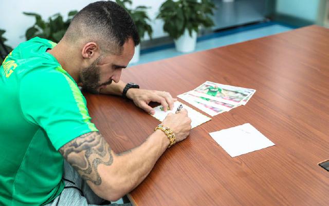 小女孩球星作文被老师亮红牌孕育足球希望需社会各界协力