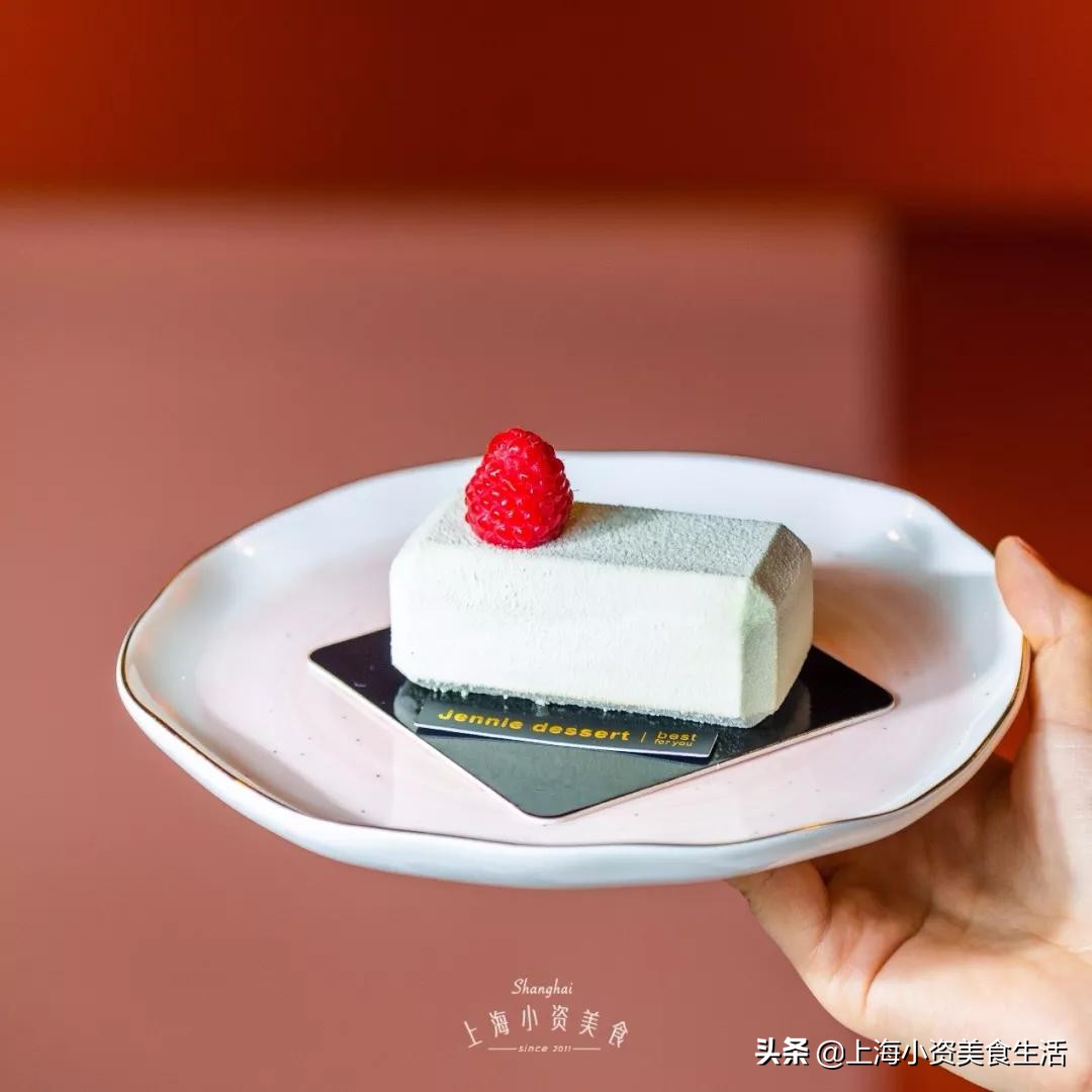 人广新开宝藏甜品店，把小笼包做成了慕斯蛋糕！