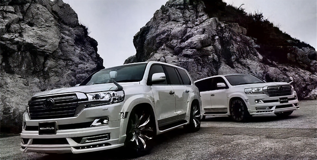 兰德酷路泽4000八气囊双差速锁2020,兰德酷路泽4000有几个配置