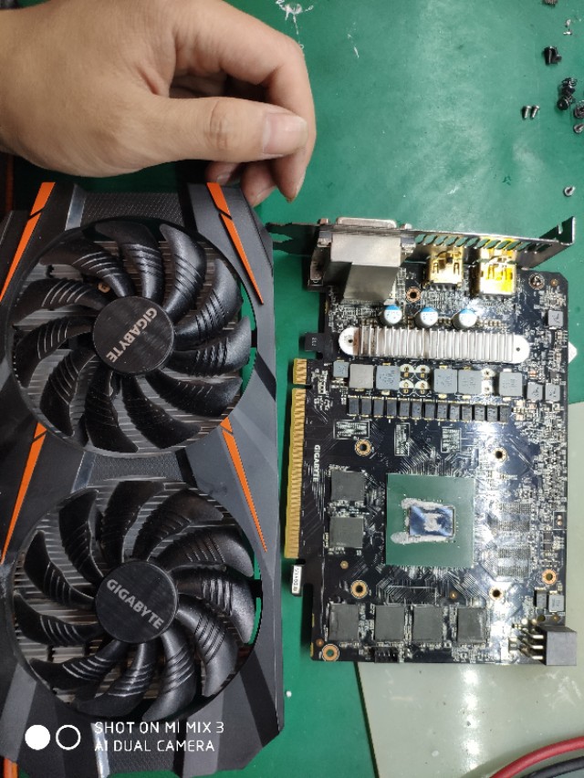 大神们来看看我的显卡是不是烧了,技嘉显卡目前有没有问题