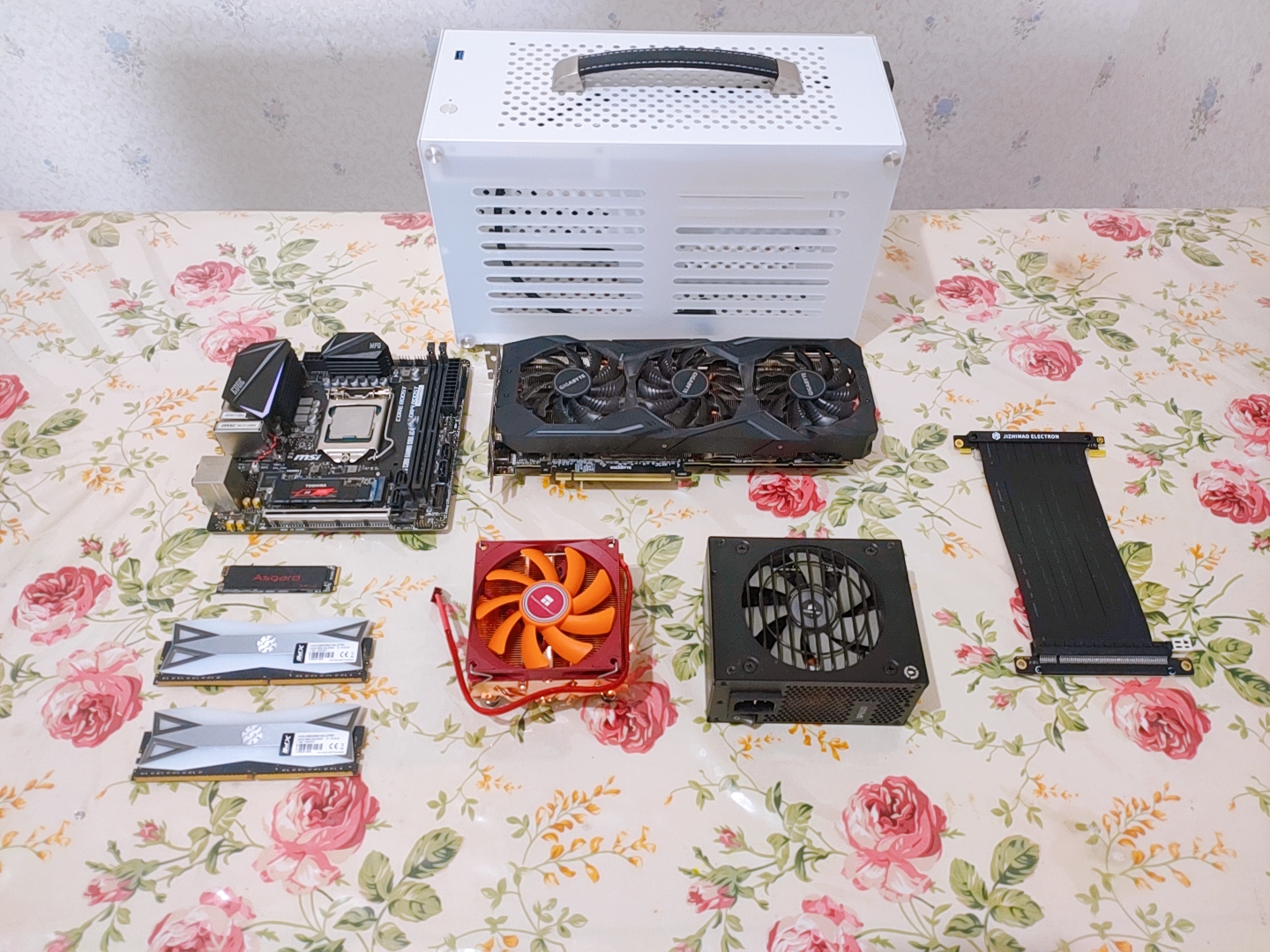 超频三蜂鸟机箱和机械大师c24,超频三蜂鸟2机箱什么材质