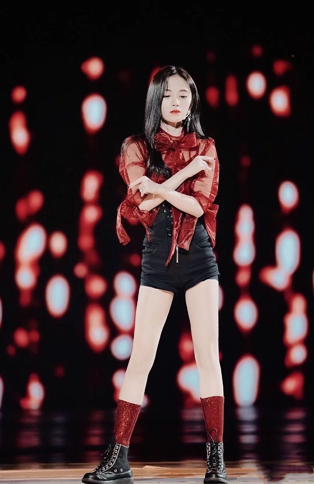 搭配鲨鱼裤显瘦显高的中筒袜,过膝小腿中筒袜哪个更显瘦