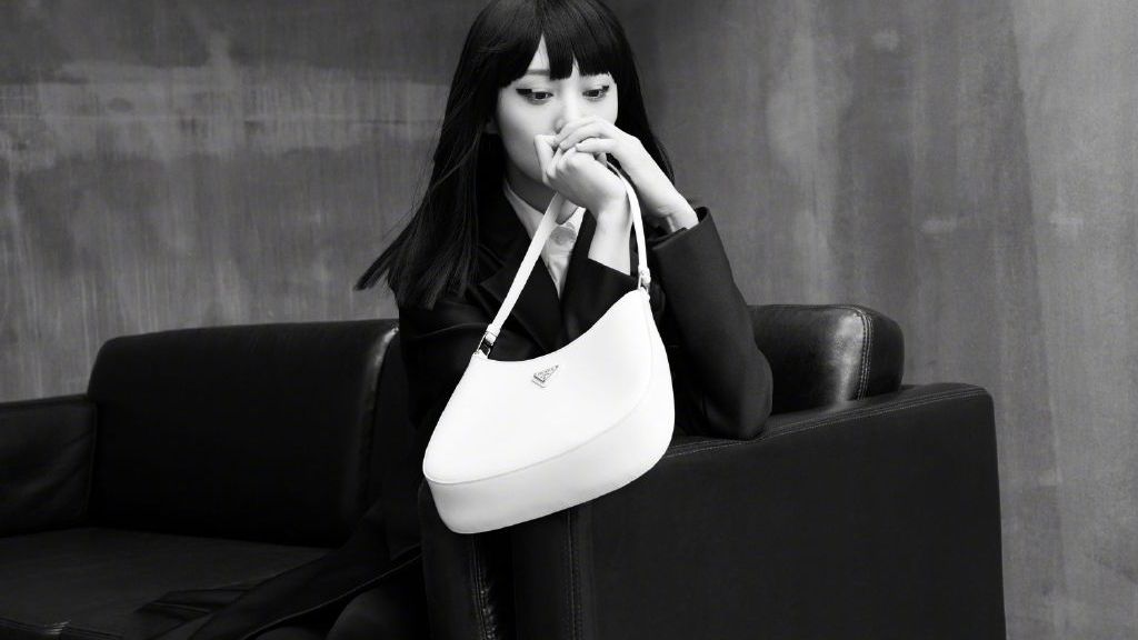 虚荣又丢人：郑爽粉丝晒单遭戳穿，全是代购图片评论区一堆人吹捧