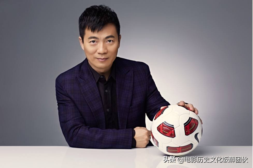 黄健翔经典解说他不是一个人,他不是一个人在战斗黄健翔语录