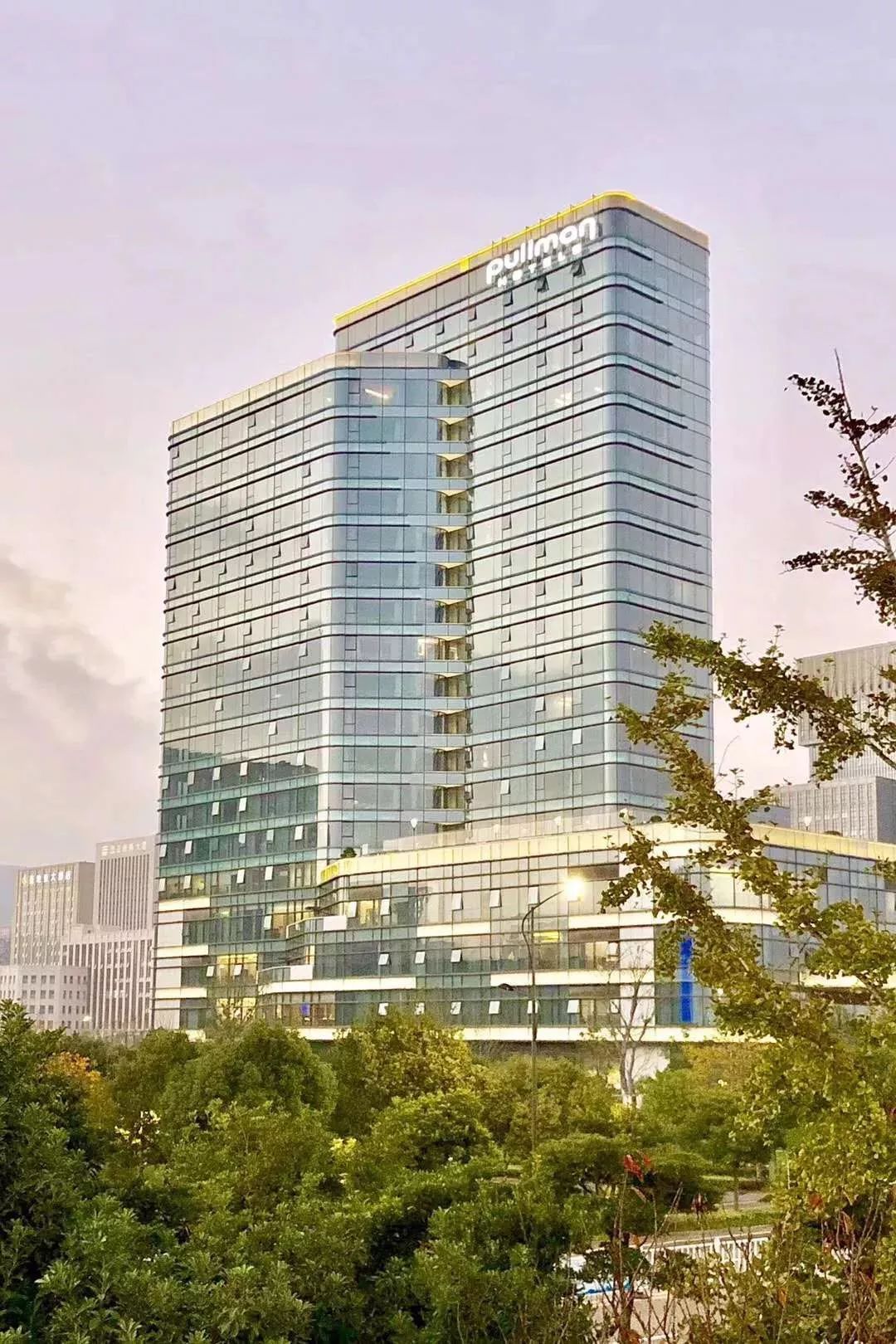 享受睡在床上看海,躺在床上看海的海景房