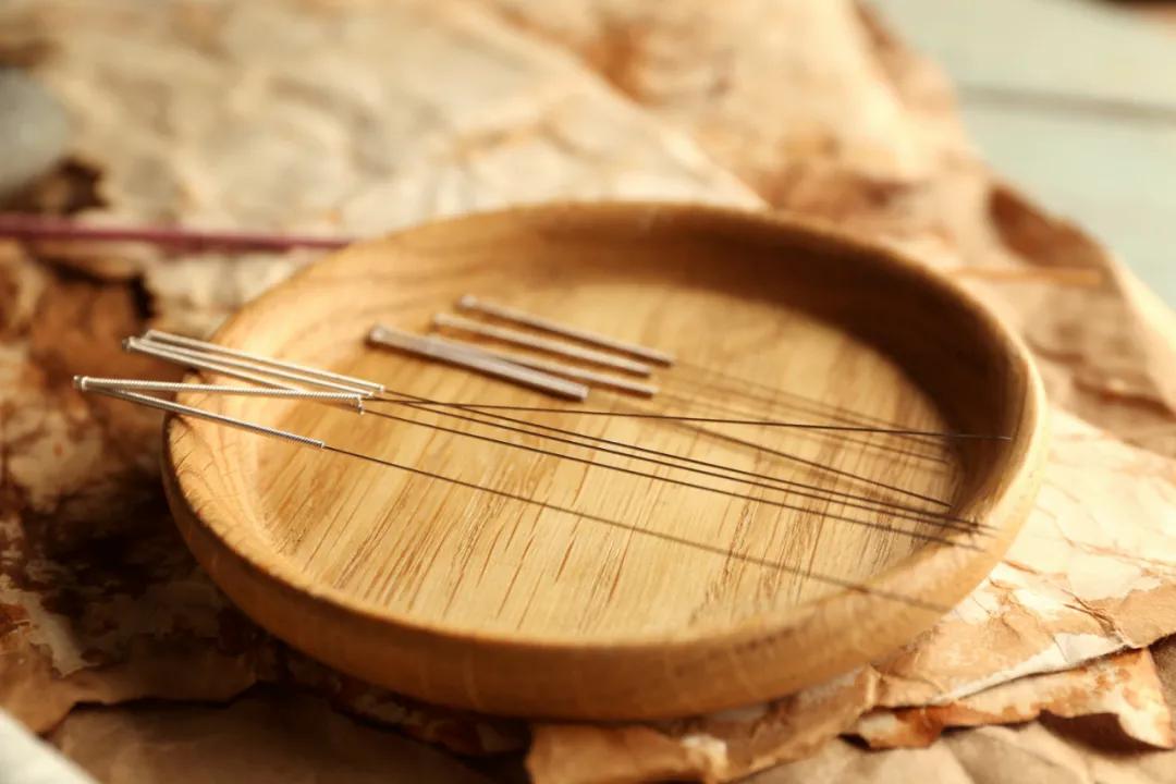 头发一薅就下来怎么办,头发一薅就掉是怎么回事