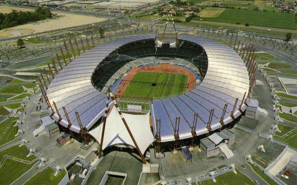 多次迁徙终成欧洲豪门，尤文主场变迁令人唏嘘，安联球场静待爆发