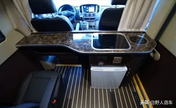 一种车型两种布局同样的平民价御风长轴房车顺侣，给你全新体验