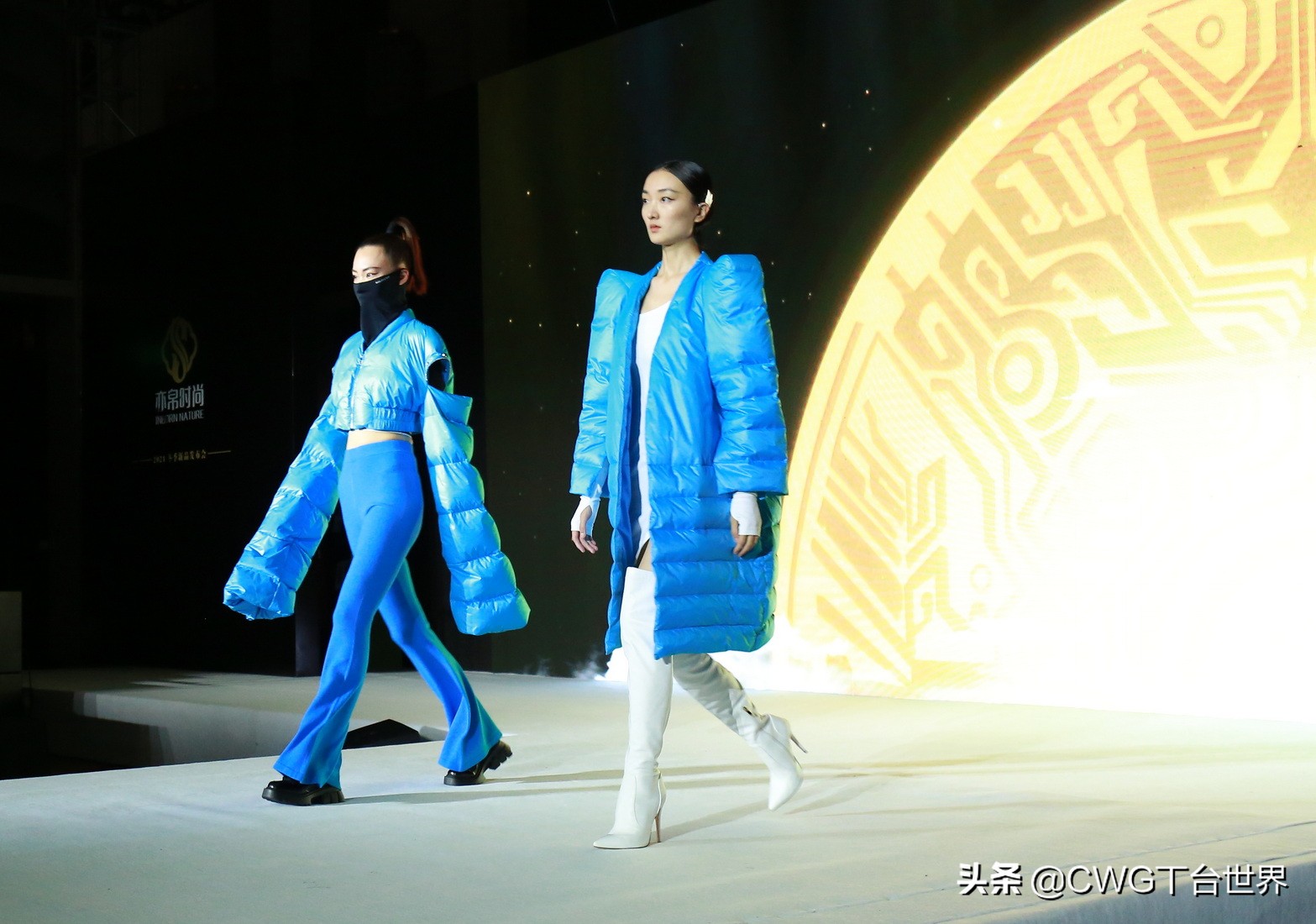 亦帛时尚羽绒服是品牌吗,亦帛时尚2021冬羽绒服发布会