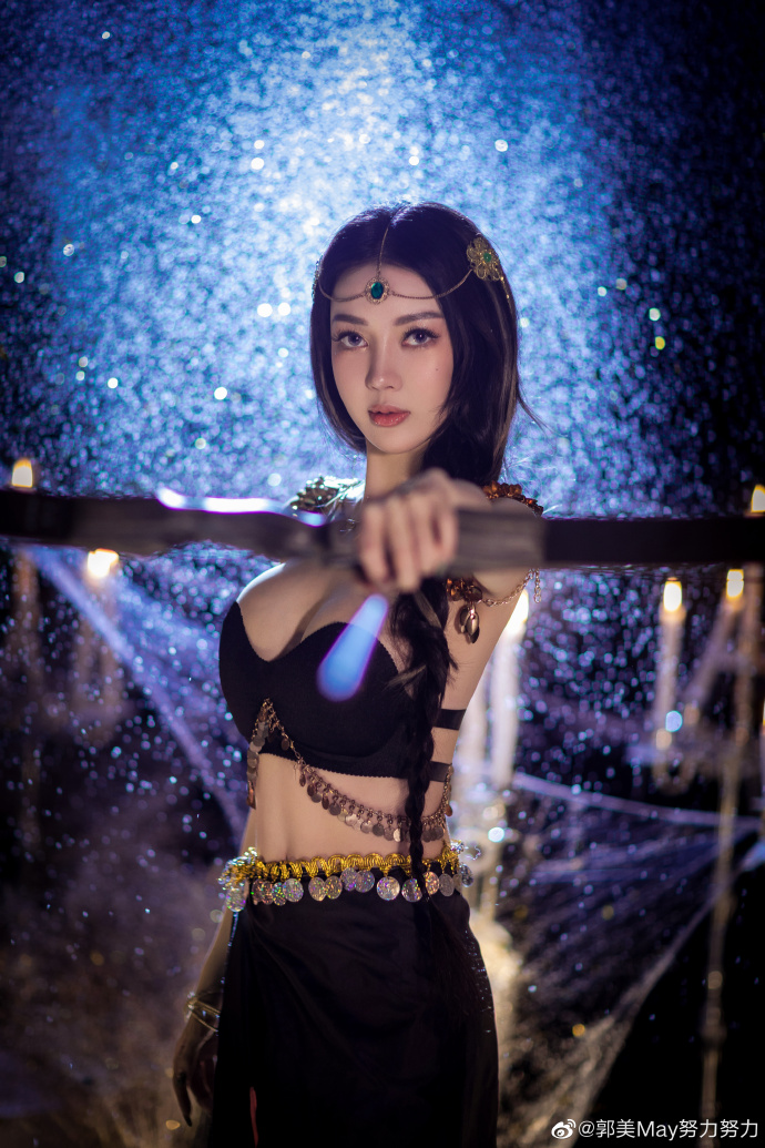 坐牢5年躺赚300万，郭美美的糜烂生活，扯掉多少网红的遮羞布