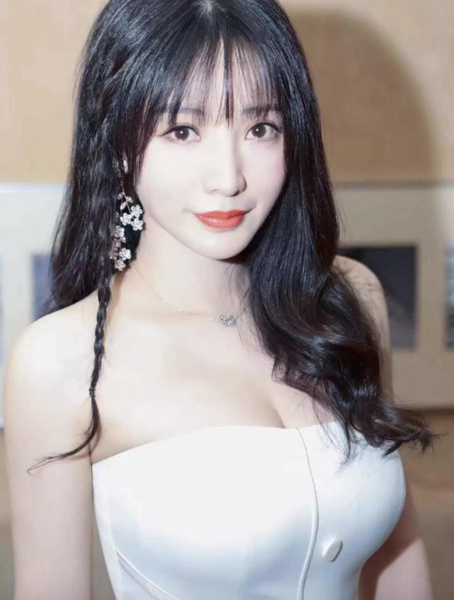 39岁柳岩自曝单身三年无人追,柳岩自曝迫切想谈恋爱