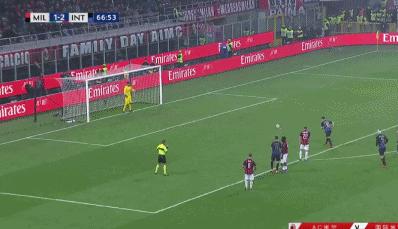 米兰开场9分钟0-2落后萨索洛,米兰德比震撼场面加图索