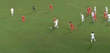 王霜吊射破门视频,王霜任意球连门将破门进球