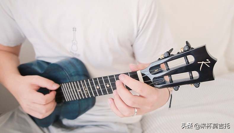 初学者买尤克里里怎么选,初学者怎样选尤克里里