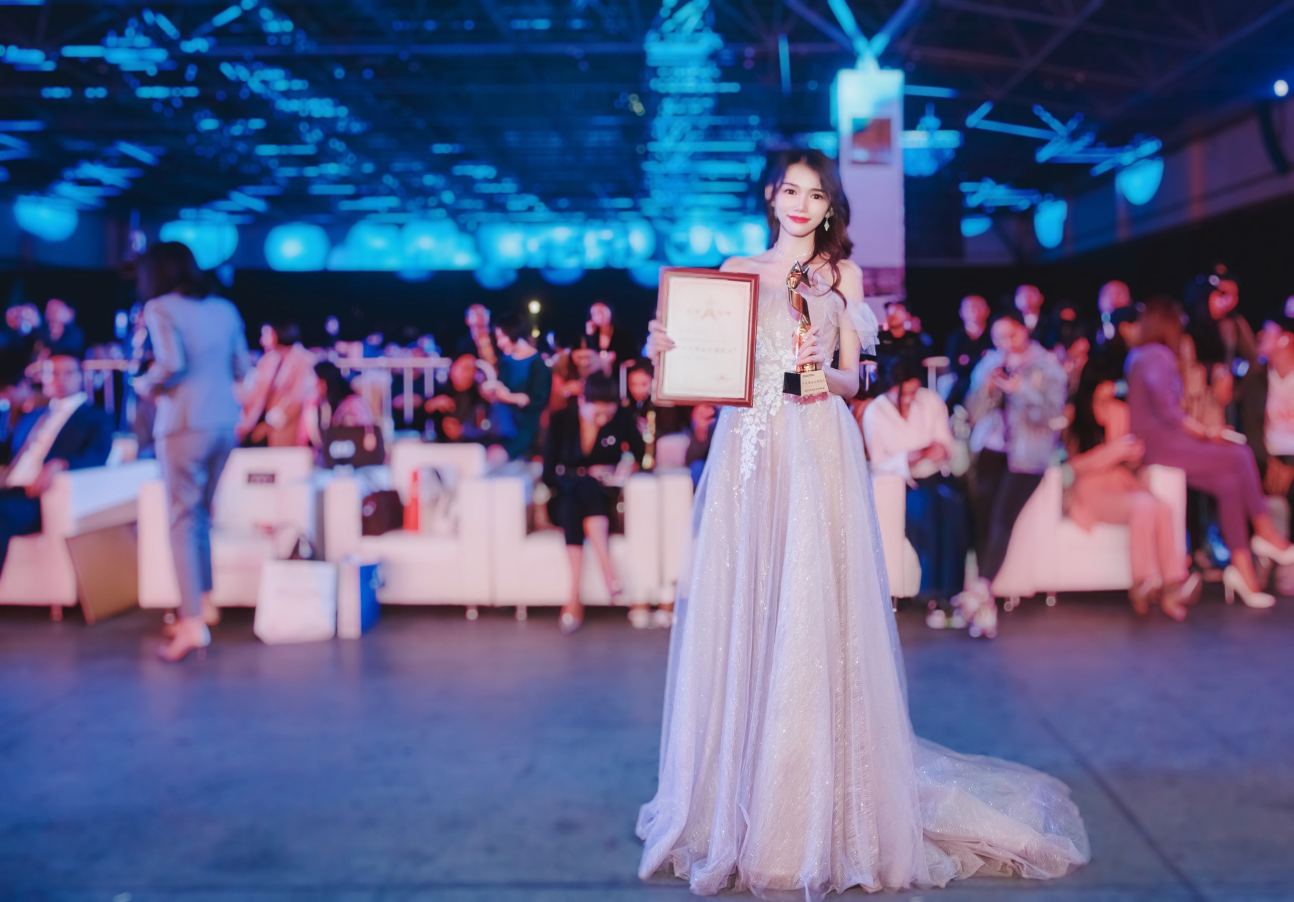 艾米素素抖音号,艾米素素年会视频