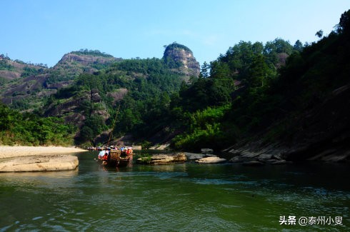 溪流纵横山河终向海,沟壑纵横自然景观