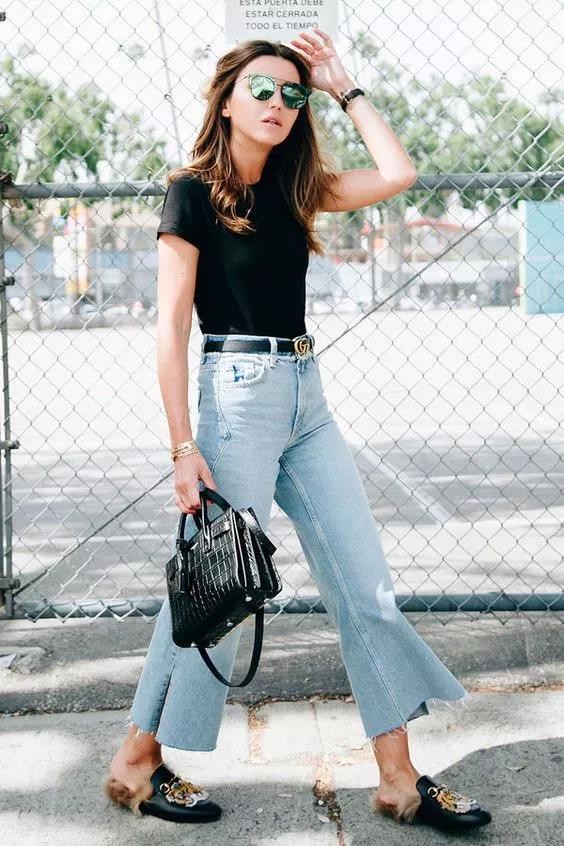 女人不要总是穿牛仔裤搭t恤,直筒牛仔裤和微喇牛仔裤哪个显瘦