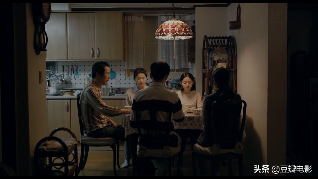 打败《寄生虫》,这部新片《蜂鸟》才是真正的年度最佳