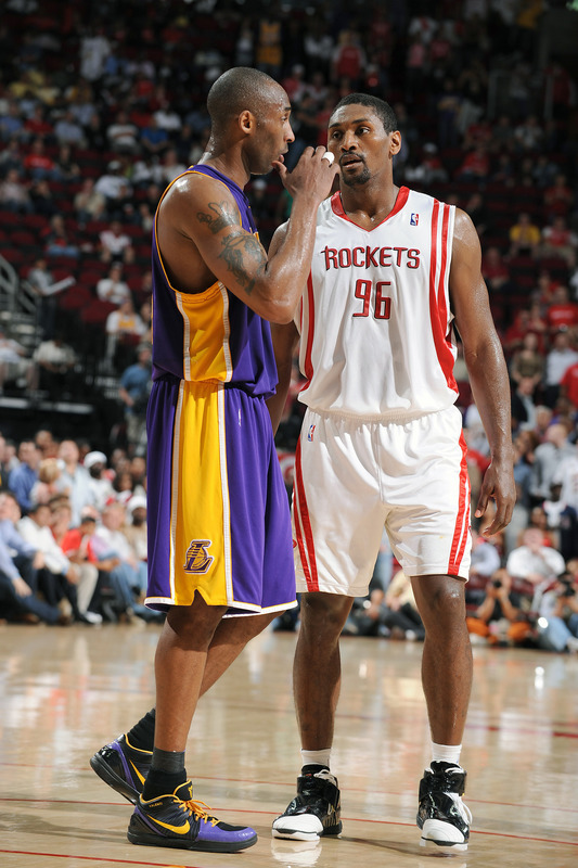 科比zk4季后赛上脚的照片,科比zk4紫金真假对比