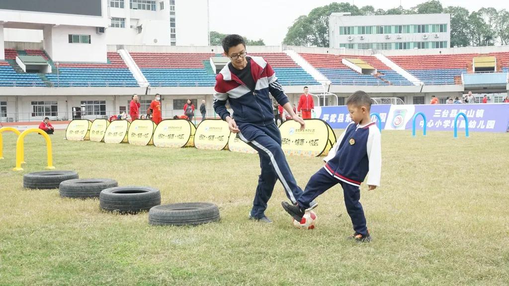 北川永昌幼儿园参加绵阳市首届幼儿足球嘉年华展示大会获佳绩