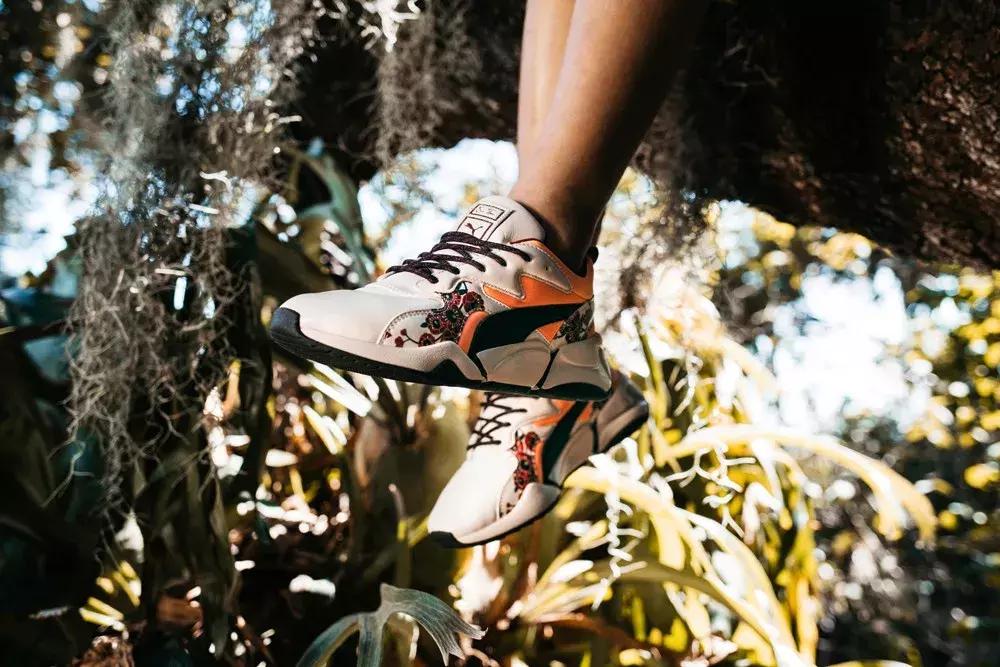 天气回暖怎么穿?裙子+运动鞋是时尚人群中热度最高的搭配法则