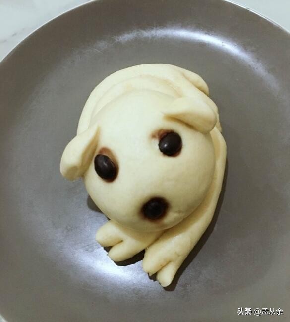 每年六月份姥姥都会给我家女儿送羊，面粉做出来的，好看又劲道