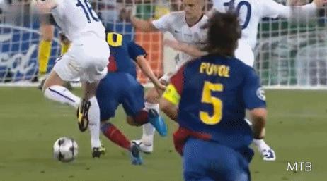 梅西被铲球拜仁,梅西被铲完整版