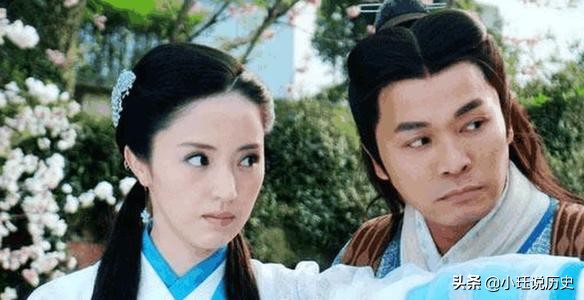 歌女向苏轼求诗，前两句太过平淡，后两句化腐朽为神奇