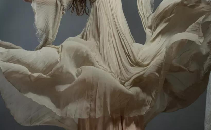 二次元画法教程初学衣服,二次元插画中人物表情的画法技巧