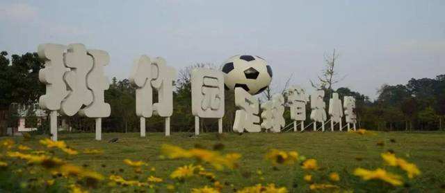 绉嬪ぉ鍦ㄦ枃浜哄ⅷ瀹㈢殑绗斾笅,绉嬪ぉ鍦ㄨ瘲浜虹殑璇楅噷