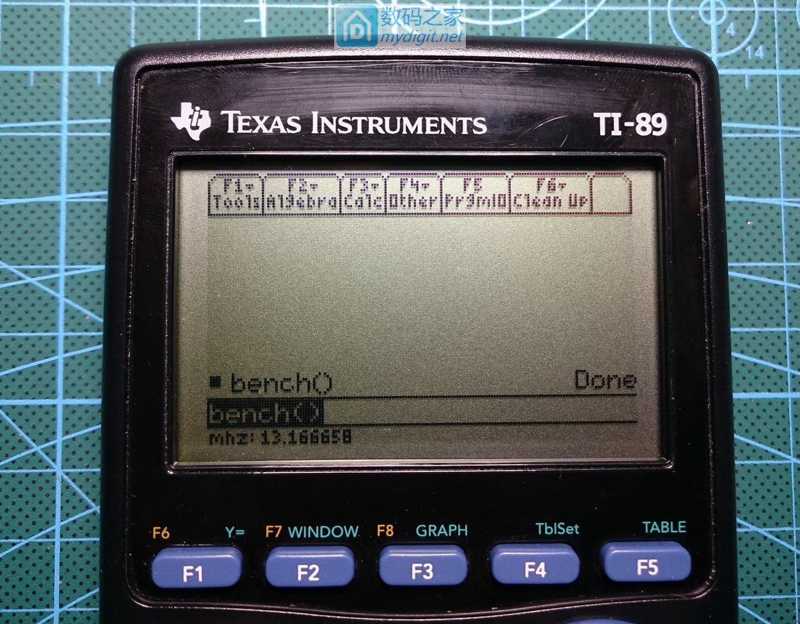 技术大佬秀操作！德州仪器TI-89图形计算器拆机维修及CPU超频