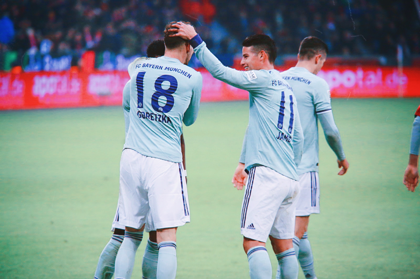 新的一年,给拜仁不会坠落的翅膀吧!!!