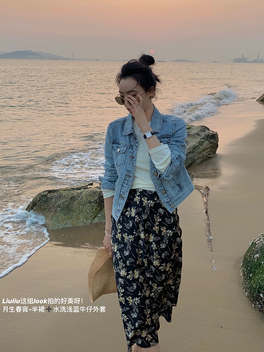 牛仔外套搭配蓝色裤子好看,牛仔外套怎么搭配裤子或裙子