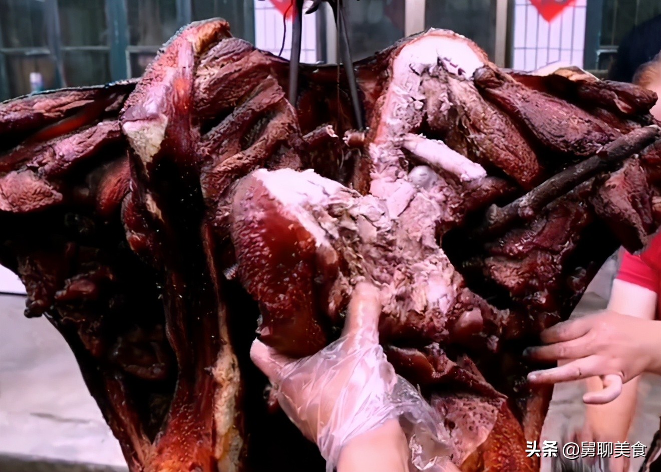 山东大哥祖传烤全猪吃,山东大哥祖传烤全猪