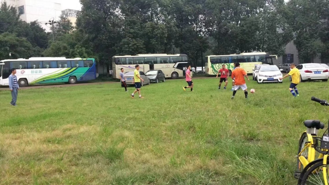 如何踢球可以不交钱,如何不花钱买到一个足球