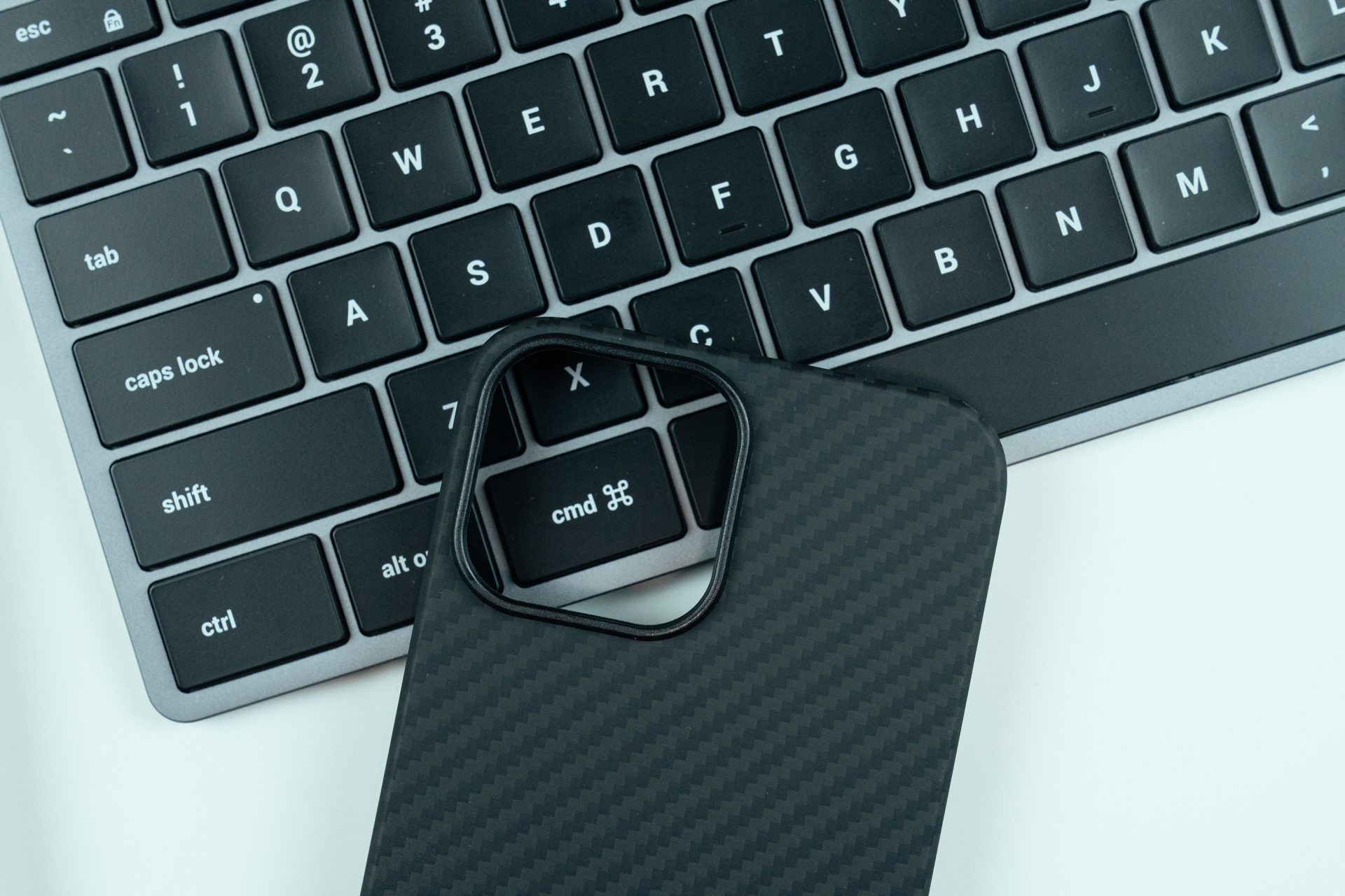 iphone13磁吸降温手机壳,iphone13手机壳磁吸防尘