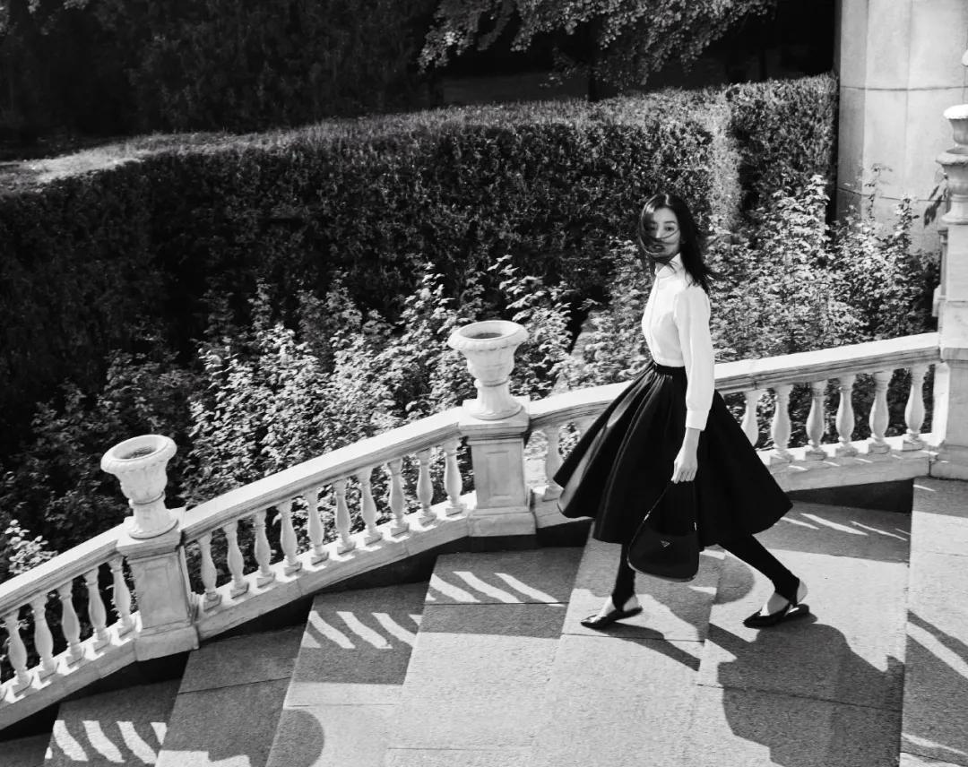 被嫌弃的踩脚裤翻身了！今年正当红