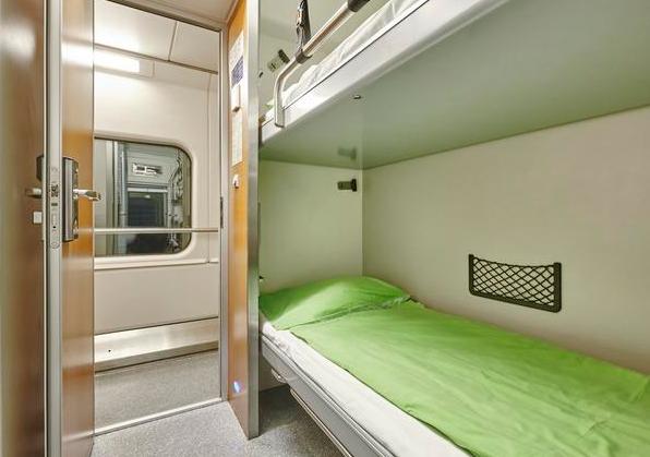 全国首列无轨火车,中国首条中国标准列车