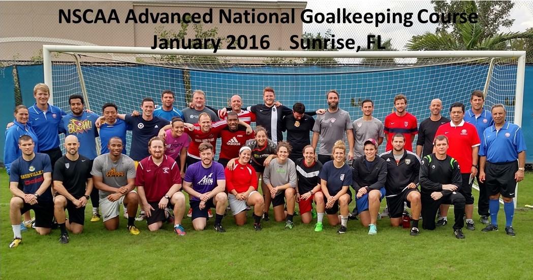 足球防守后侧滑步正确动作要领,足球正面犹豫步过人教学