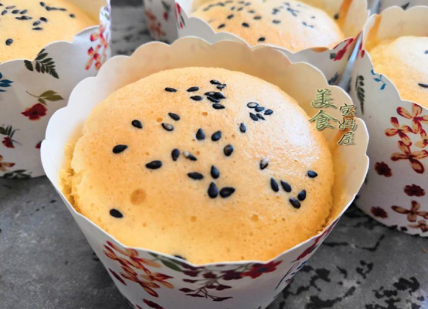 蛋黄蛋清不分离纸杯蛋糕的做法,3个鸡蛋1碗面不用烤箱不用黄油