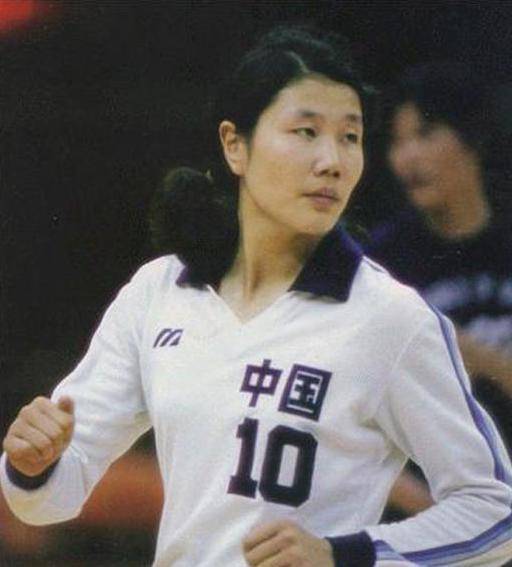 女排神话背后的艰难爱情：异地离婚、13年长跑、瘫痪相守、远嫁