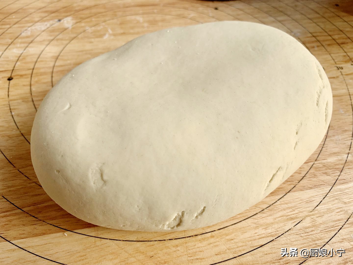 手擀面爽滑劲道有妙招，这样做不断不糟不发硬，北方老一辈做法