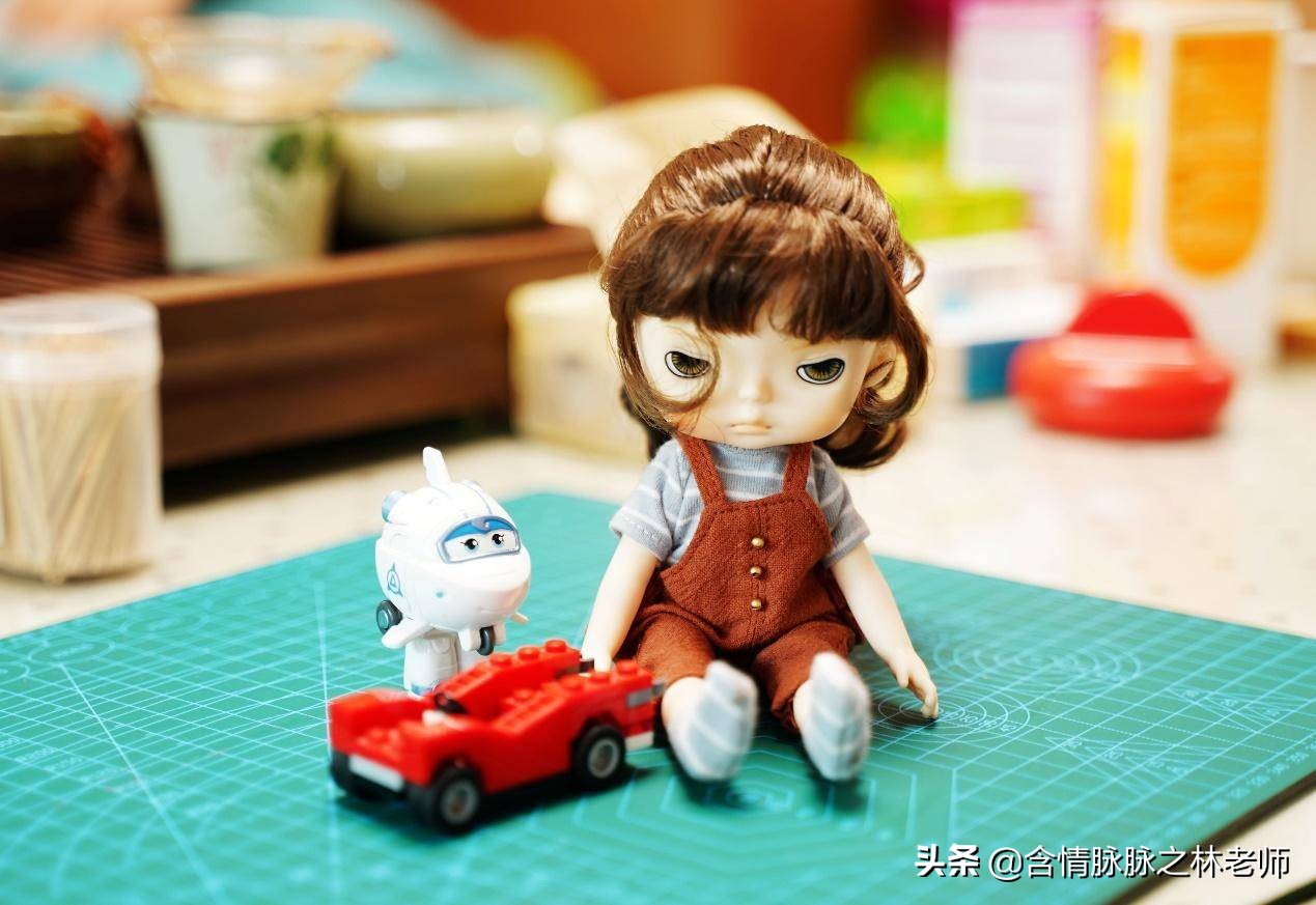 给女儿买了一个芭比娃娃,给女儿买60cm娃娃