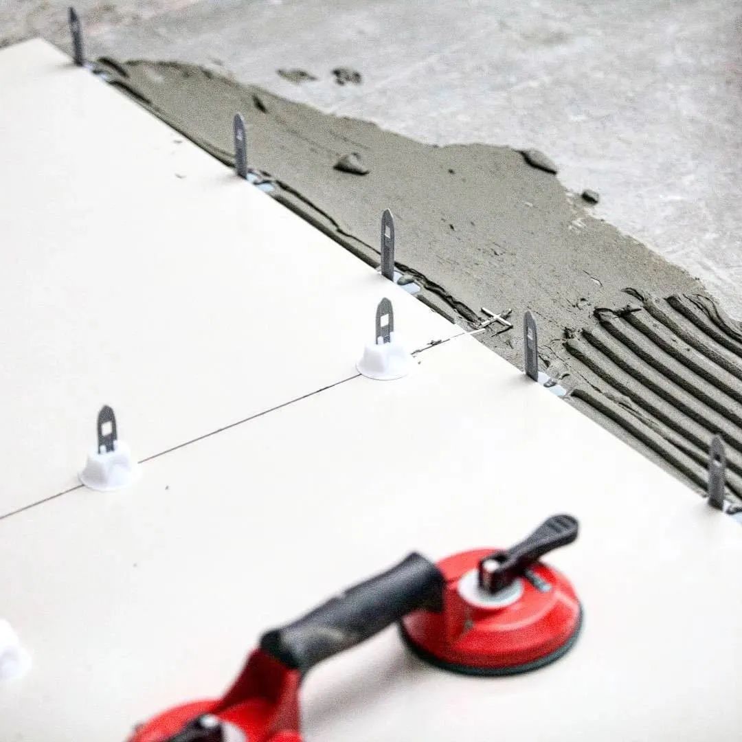 高低不平的地砖还有办法补救吗,客厅与阳台地砖高低不平怎么衔接