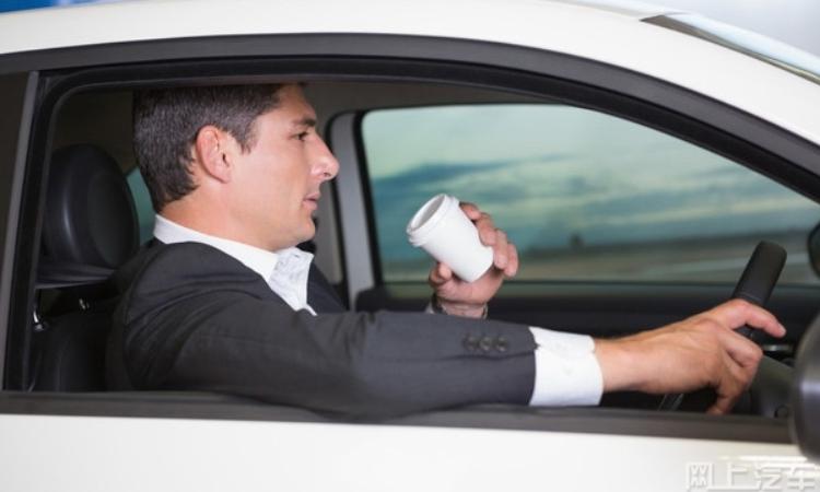 司机开车犯困的原因及解决方法,防止开车犯困的小妙招